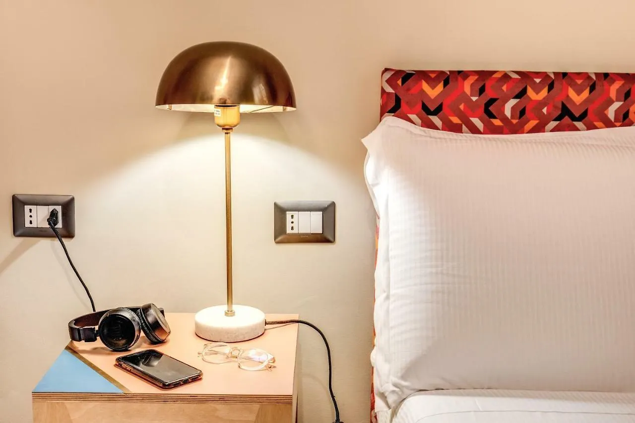 Glance In Rome Otel